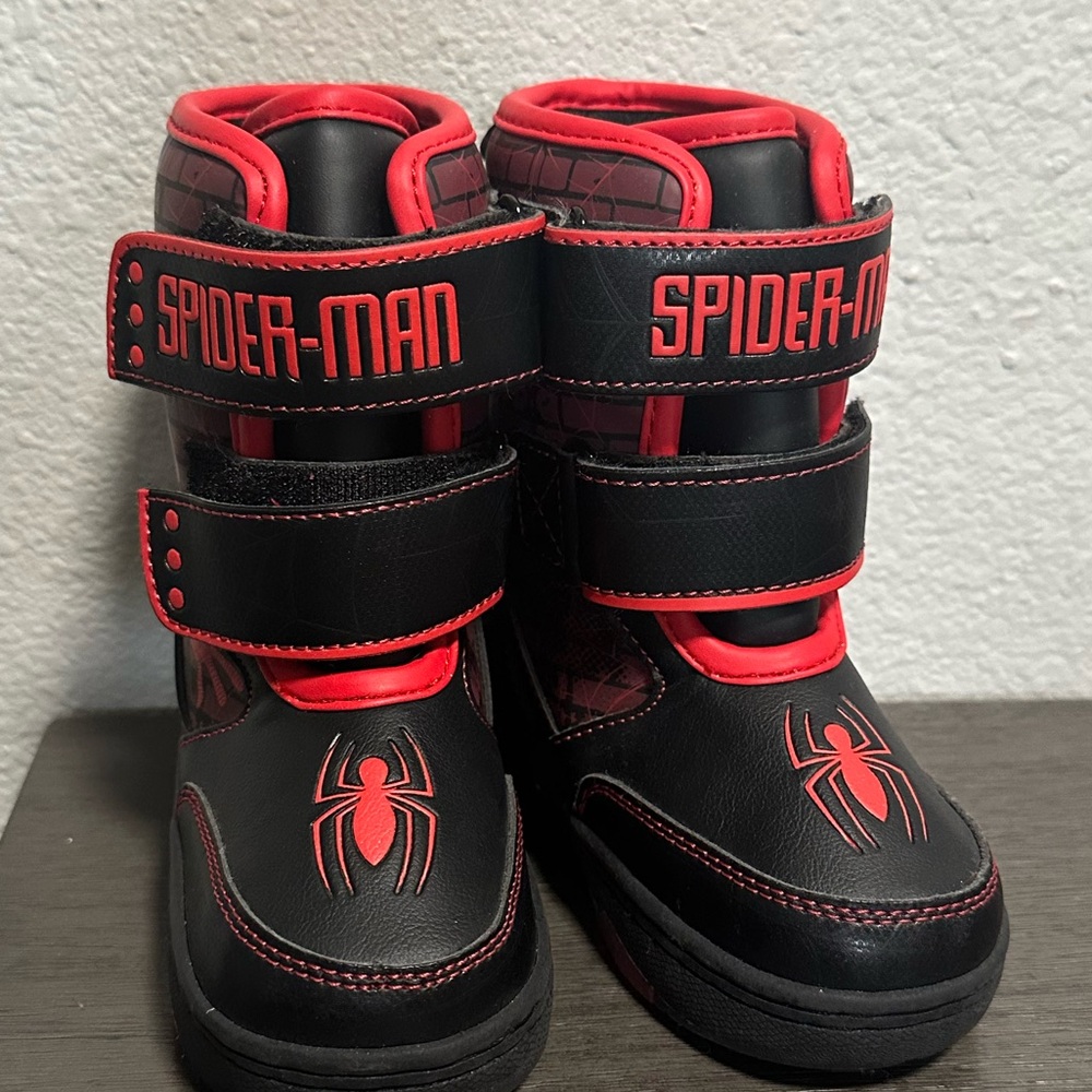 Toddler snow boots NEW